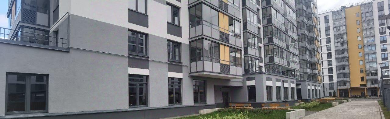 Общая площадь 1250м, свои коммуникации, пожарка, вентиляция. без отделки, каникулы на ремонт. под медицинский центр, спорт, детский сад, школу, офис.Закрытый двор, своя площадка, парковочные места. 
Планировки по запросу: Мы готовы предоставить вам подробные планировки помещений по вашему запросу. П