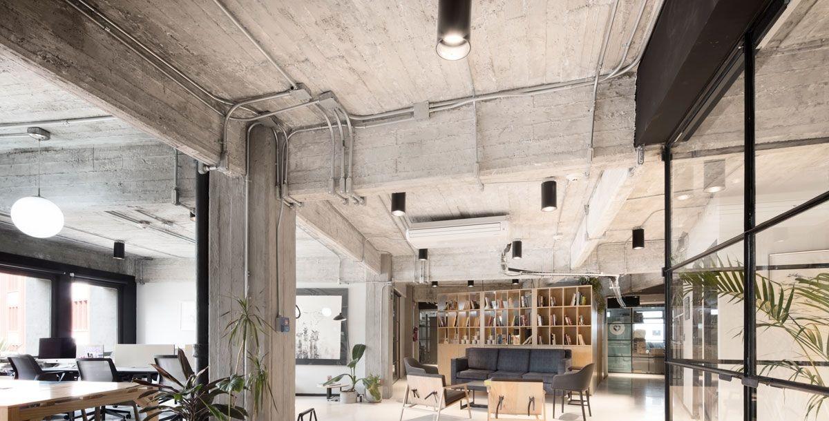 Предлагаем в покупку помещение, от собственника с шаговой доступностью от метро Политехническая и Площадь Мужества.
В отличии от других предложений на рынке, в которых приходится чуть ли не подстраиваться под существующие коммуникации и готовые варианты отделки, у ВАС ЕСТЬ ВОЗМОЖНОСТЬ с нуля выполни