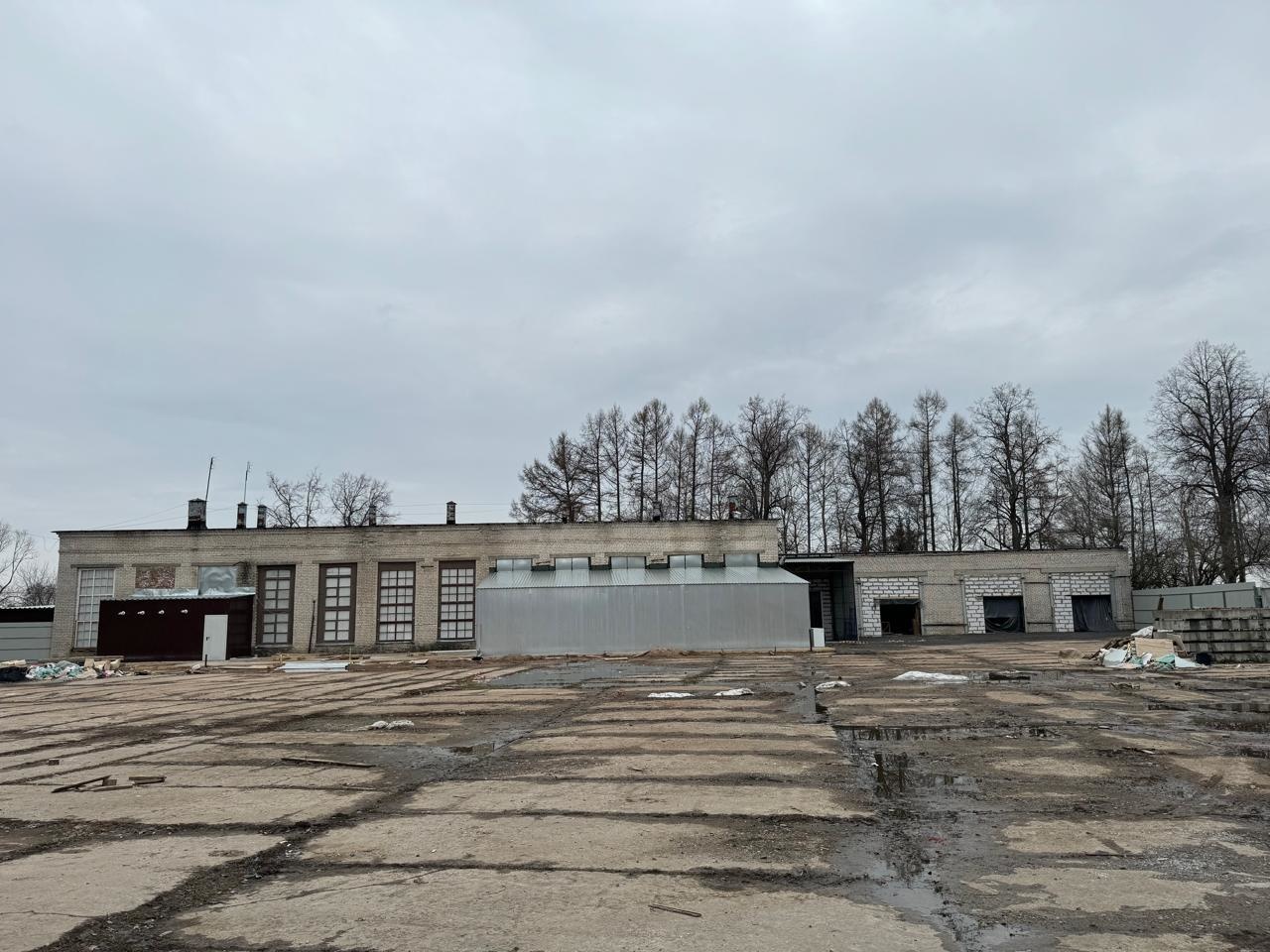 Производственно складской комплекс, состоящий из отдельно стоящего здания на с земельном участке, расположенного в идеальной транспортной доступности от КАД (север города – Лахта и Приморский р-он, юг города – трасса м-10(11)
Прямая трасса на Усть-Лугу. Комплекс в хорошем состоянии, полностью оснаще