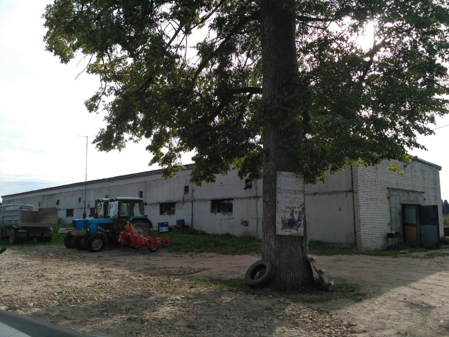 Участок в Ленинградской областьиГатчинский район
Описание: общая площадь 301 978 кв.м, кад. № 47:23:1109007:206,
категория земель - земли сельскохозяйственного назначения, 
вид разрешённого использование - для производственной деятельности. 
К участку ведёт асфальтированная дорога. 
Стоимость 120млн